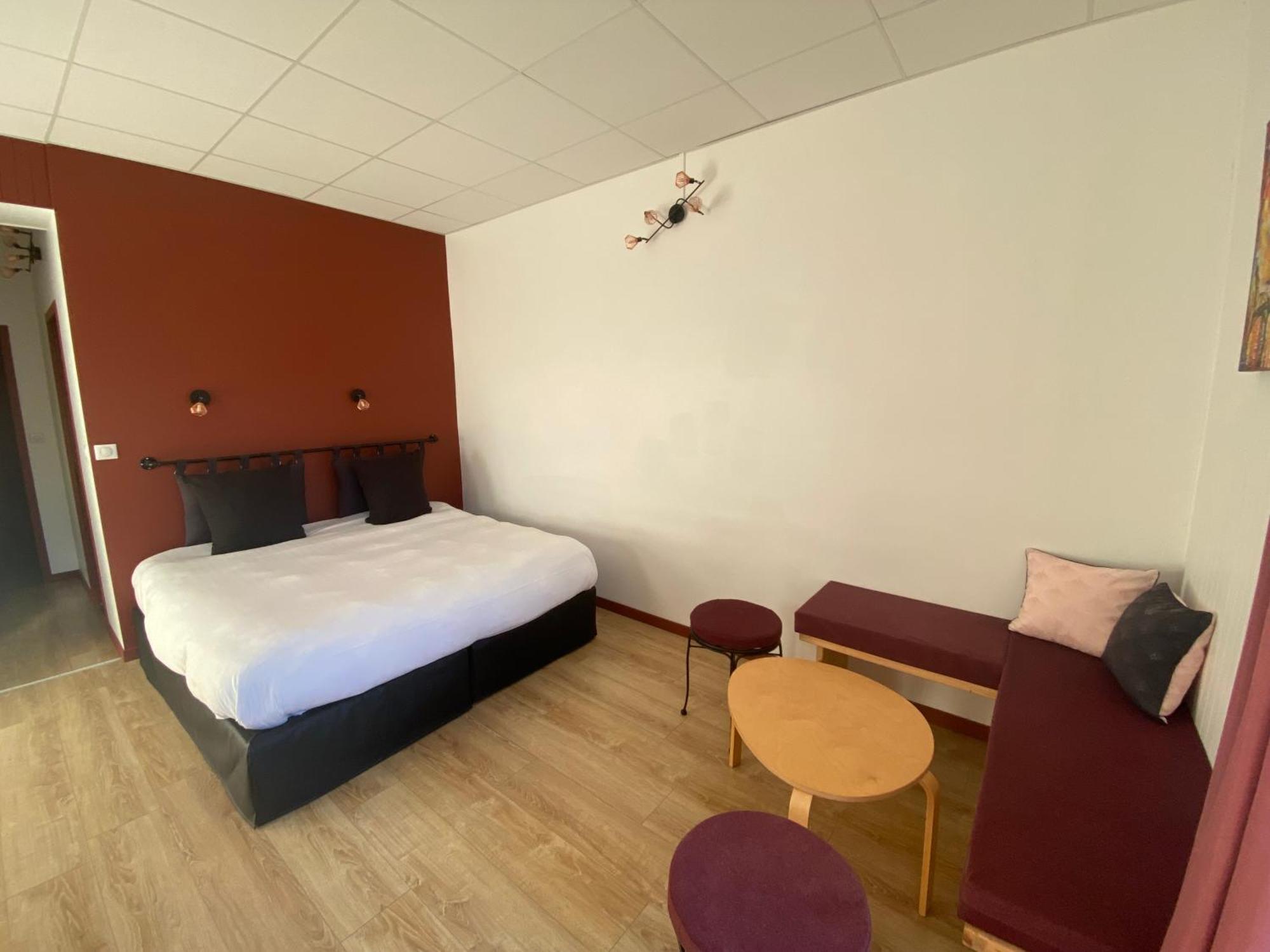 Hotel La Bonne Hotesse Chambon-sur-Lac Eksteriør bilde