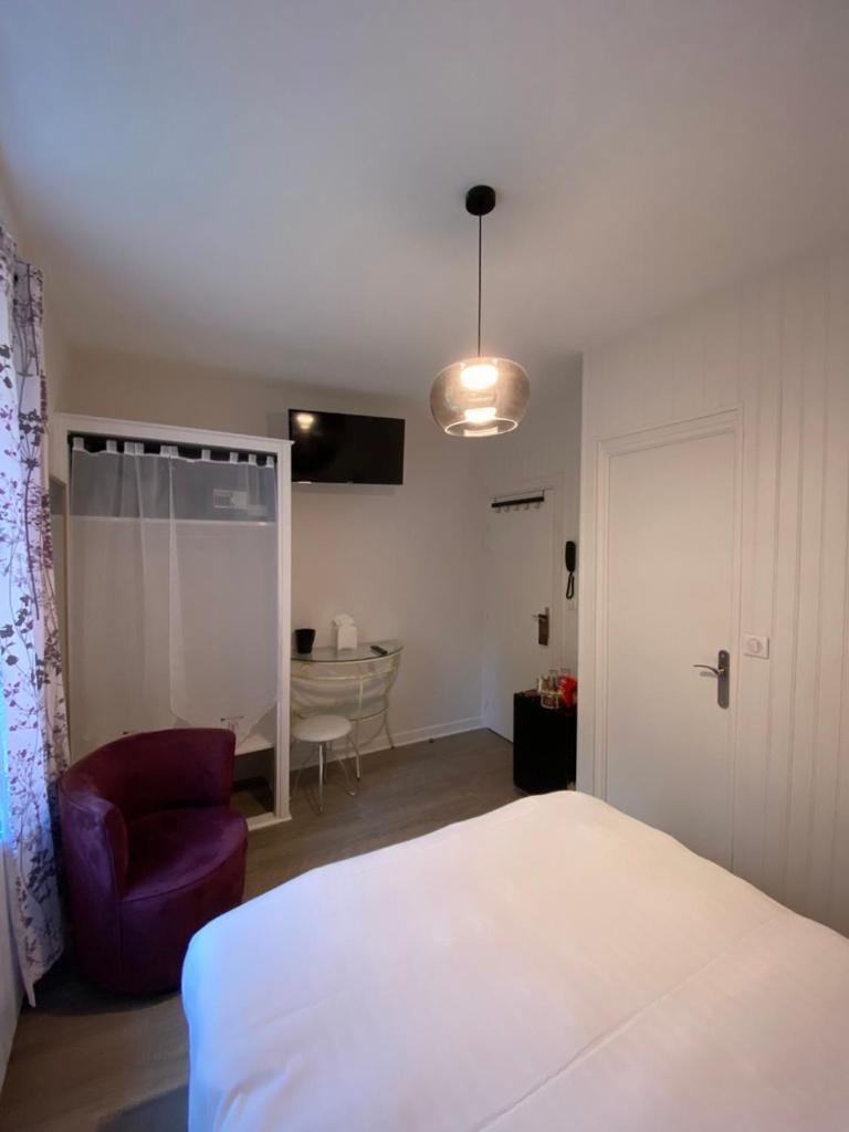 Hotel La Bonne Hotesse Chambon-sur-Lac Rom bilde