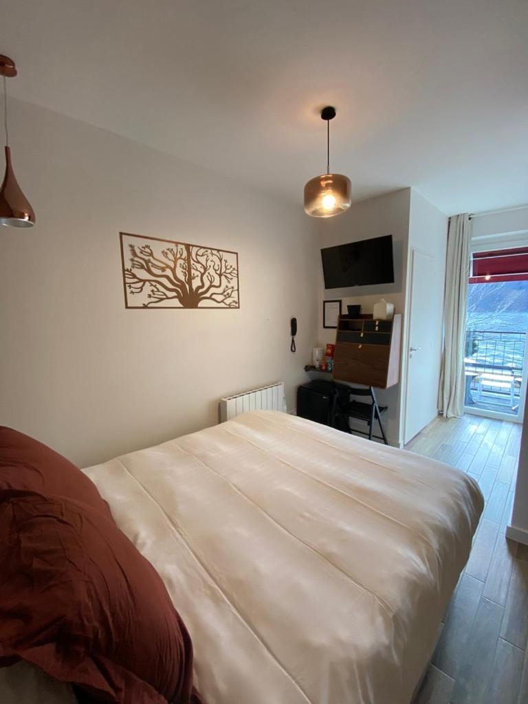 Hotel La Bonne Hotesse Chambon-sur-Lac Rom bilde
